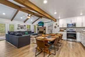 Large Lake House • Sleeps 14 • King Beds • Grove • Kayaks • 4 Boat Parking